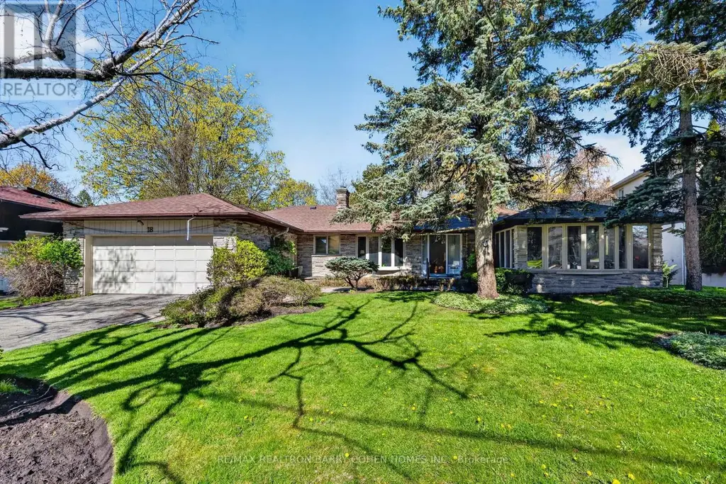 18 Brian Cliff Drive, Toronto (Banbury-Don Mills)