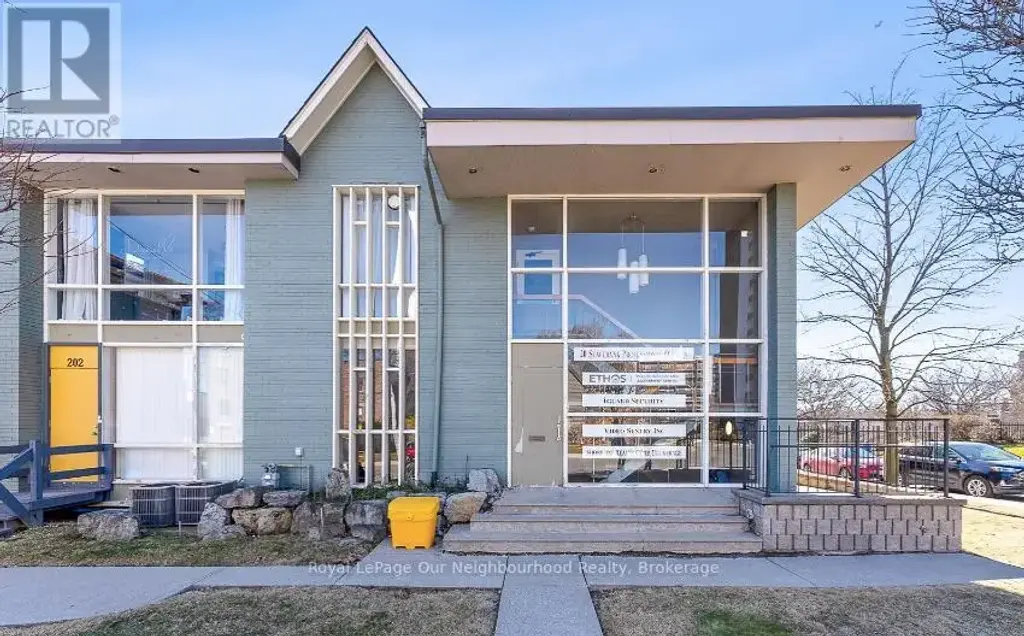 100 - 20 Stavebank Road, Mississauga (Port Credit)