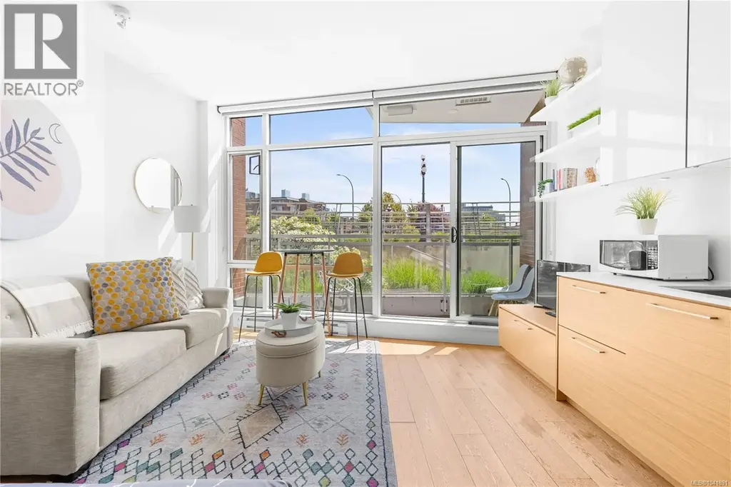 M09 456 Pandora Ave, Victoria
