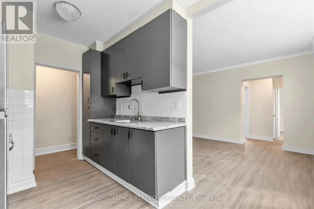 3 - 2550 Keele Street, Toronto (Maple Leaf)