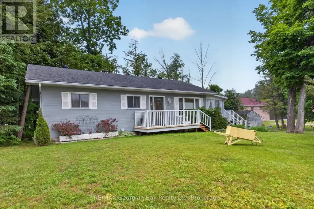 307 Balm Beach Road W, Tiny