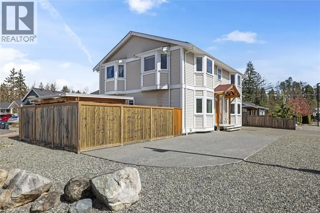 787 Stanhope Rd, Parksville