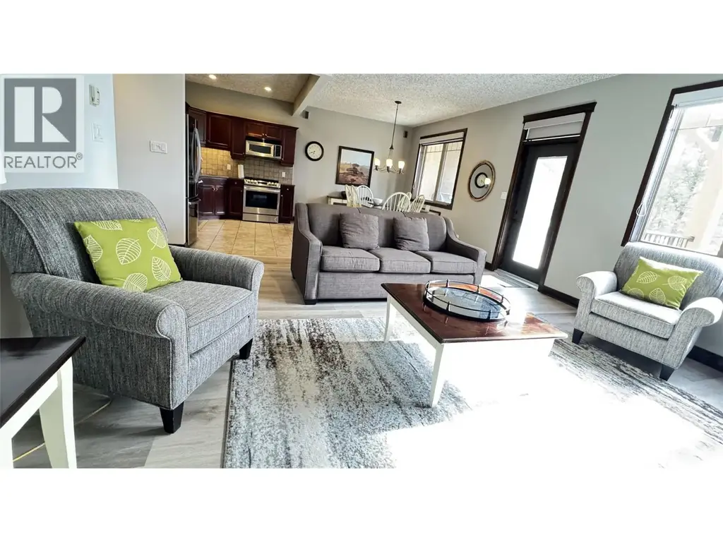 300 Bighorn Boulevard Unit# 322d, Radium Hot Springs