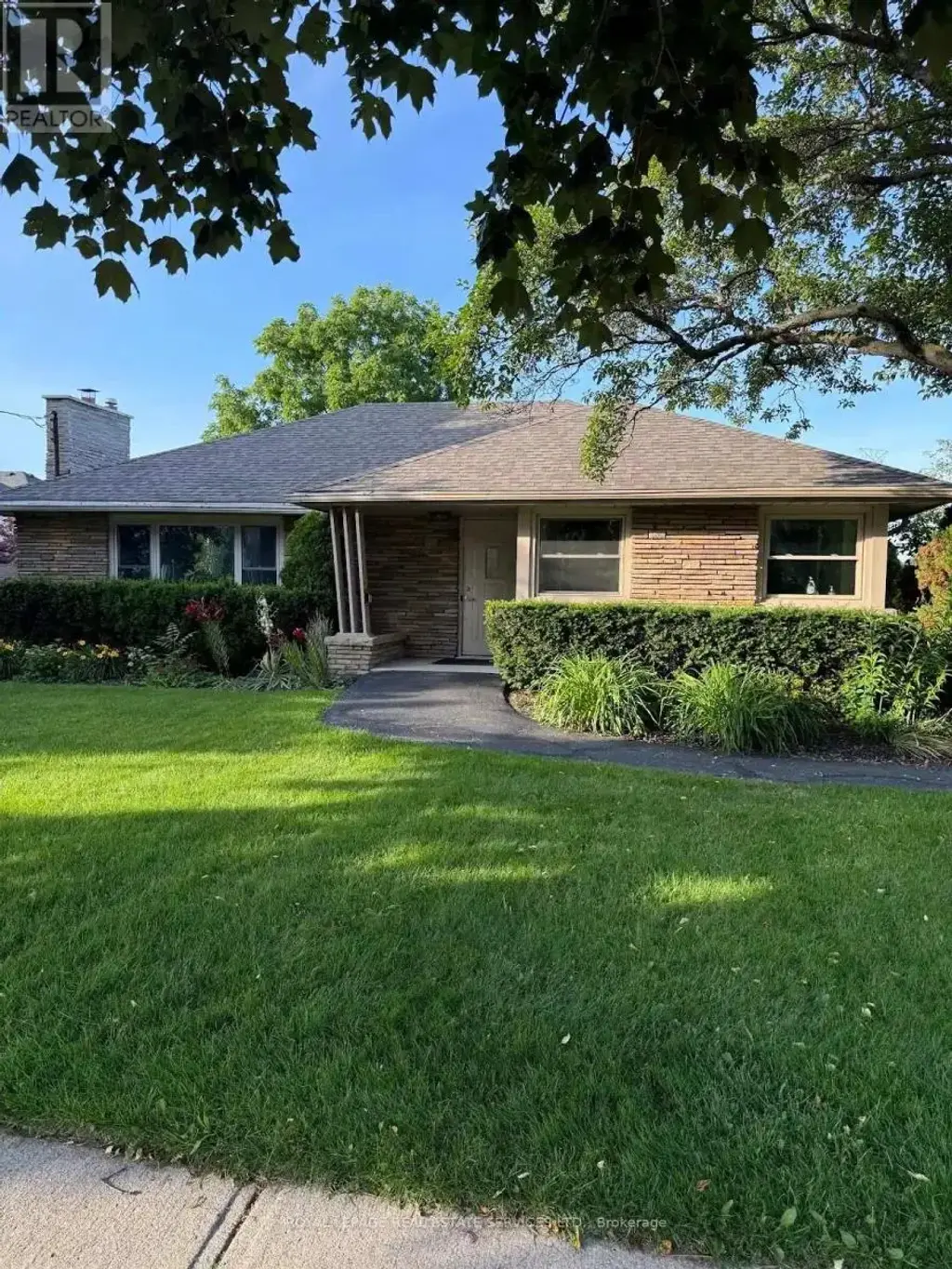 2409 Walker's Line, Burlington (Rose)
