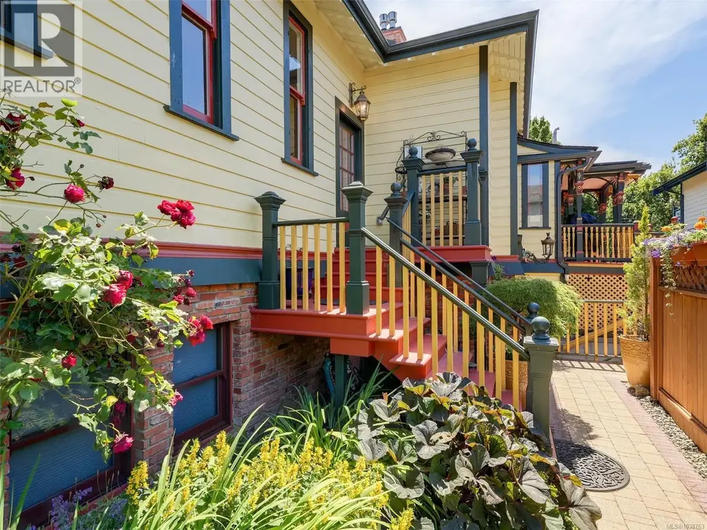 2 224 Superior St, Victoria