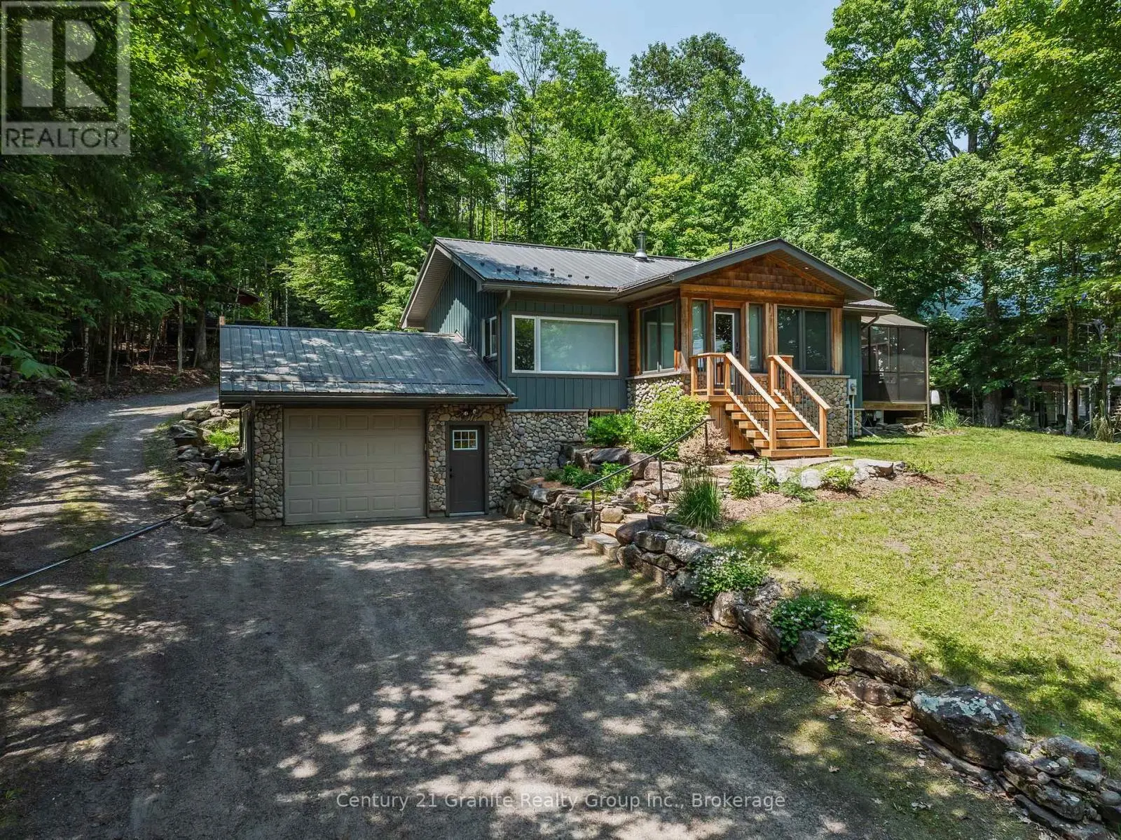 1283 Wonderland Road, Dysart et al (Dysart)