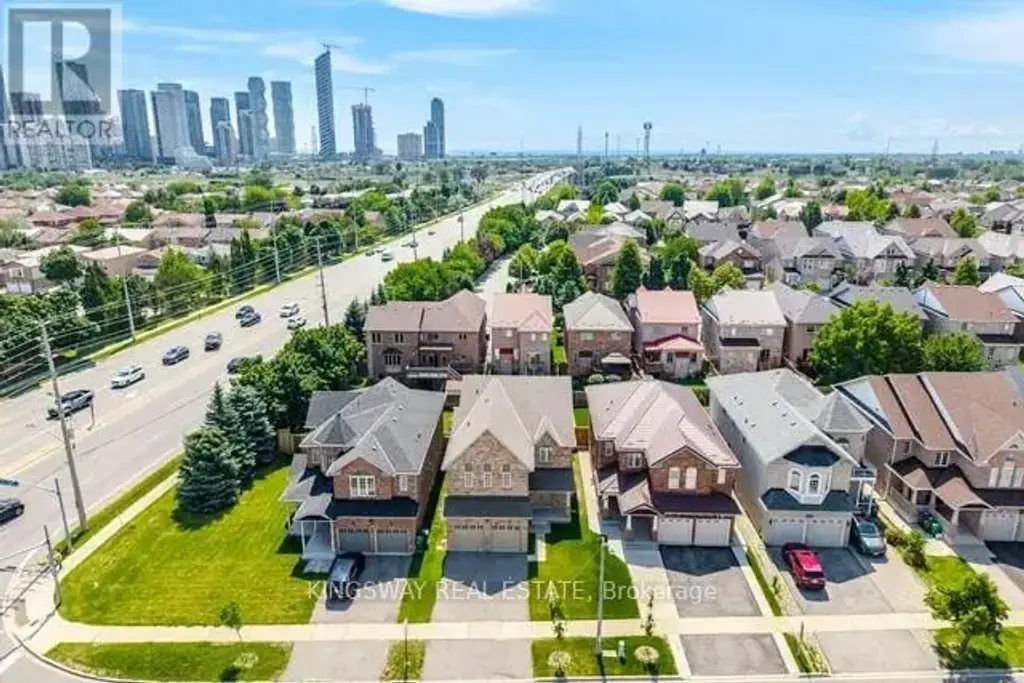 754 White Clover Way, Mississauga (East Credit)