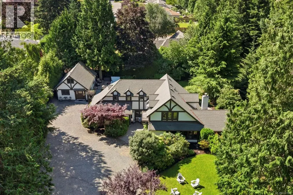 2534 Island Hwy W, Qualicum Beach