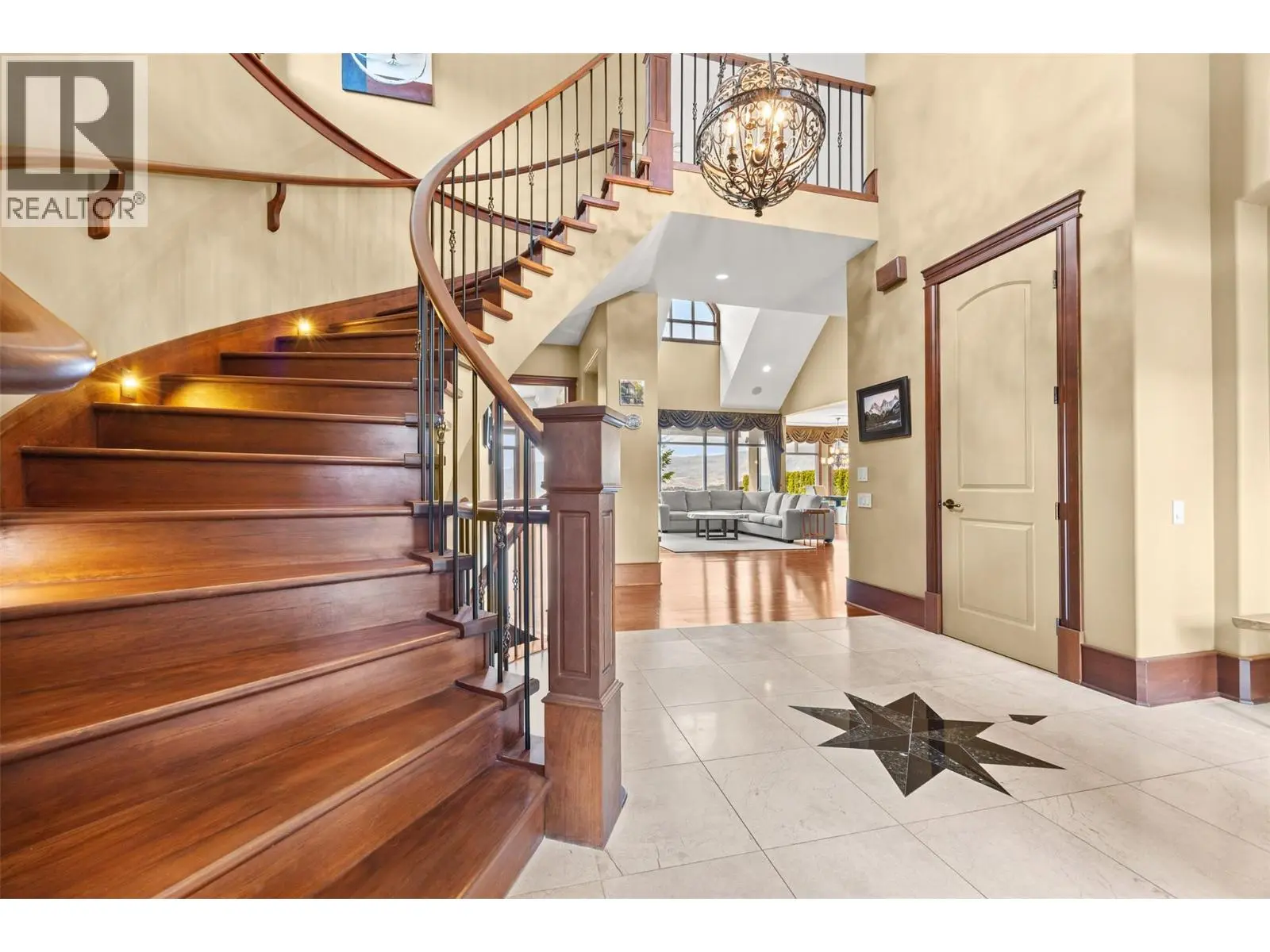 2449 Selkirk Drive. Kelowna, British Columbia