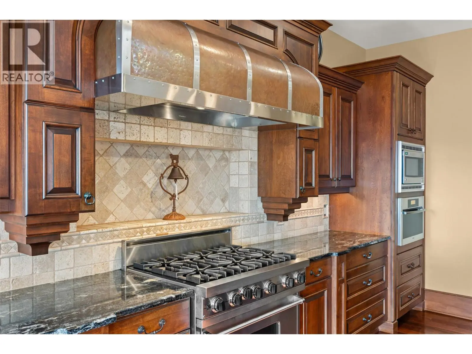 2449 Selkirk Drive. Kelowna, British Columbia