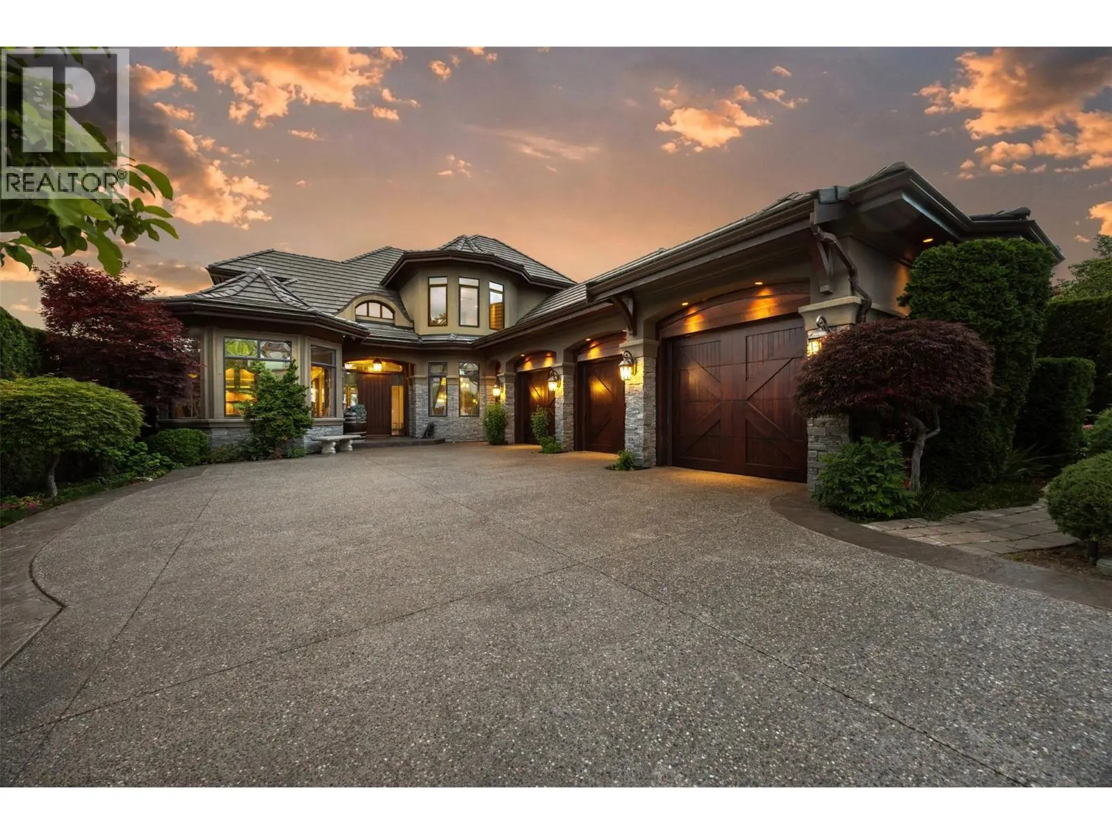 2449 Selkirk Drive. Kelowna, British Columbia