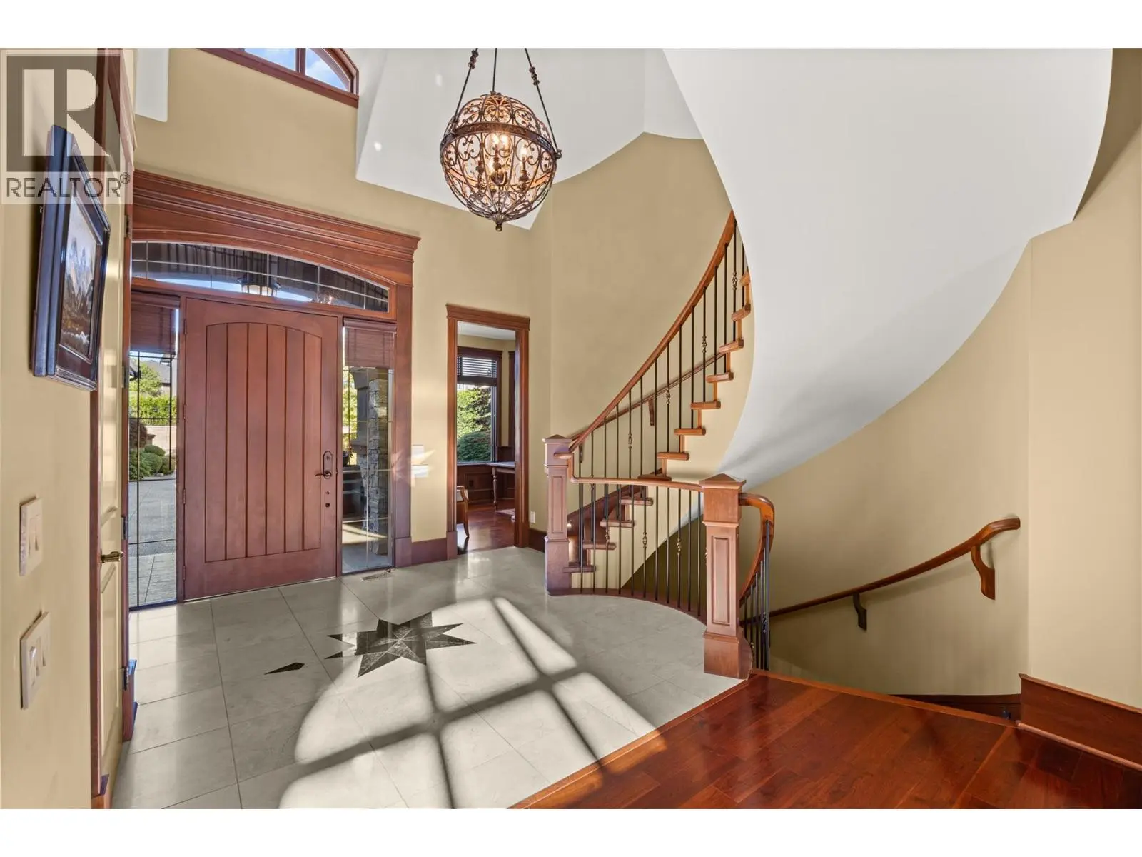 2449 Selkirk Drive. Kelowna, British Columbia