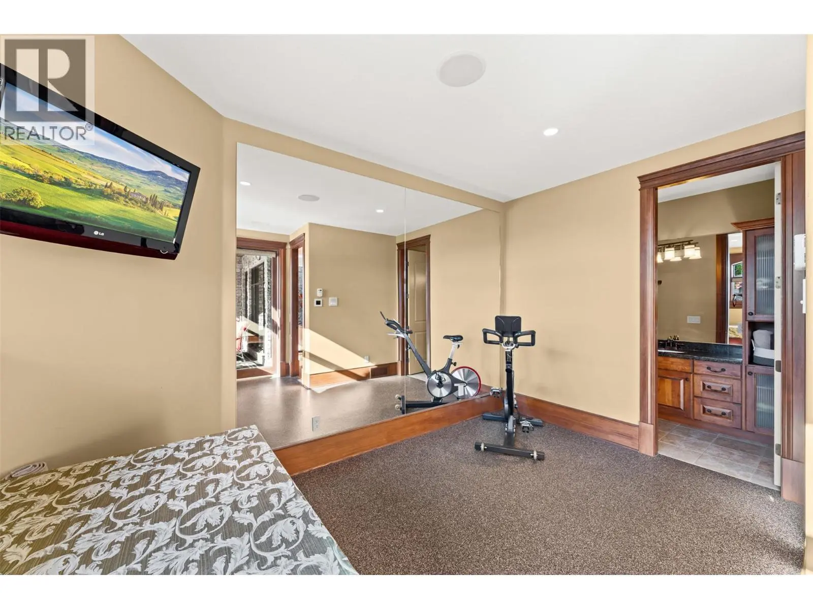 2449 Selkirk Drive. Kelowna, British Columbia