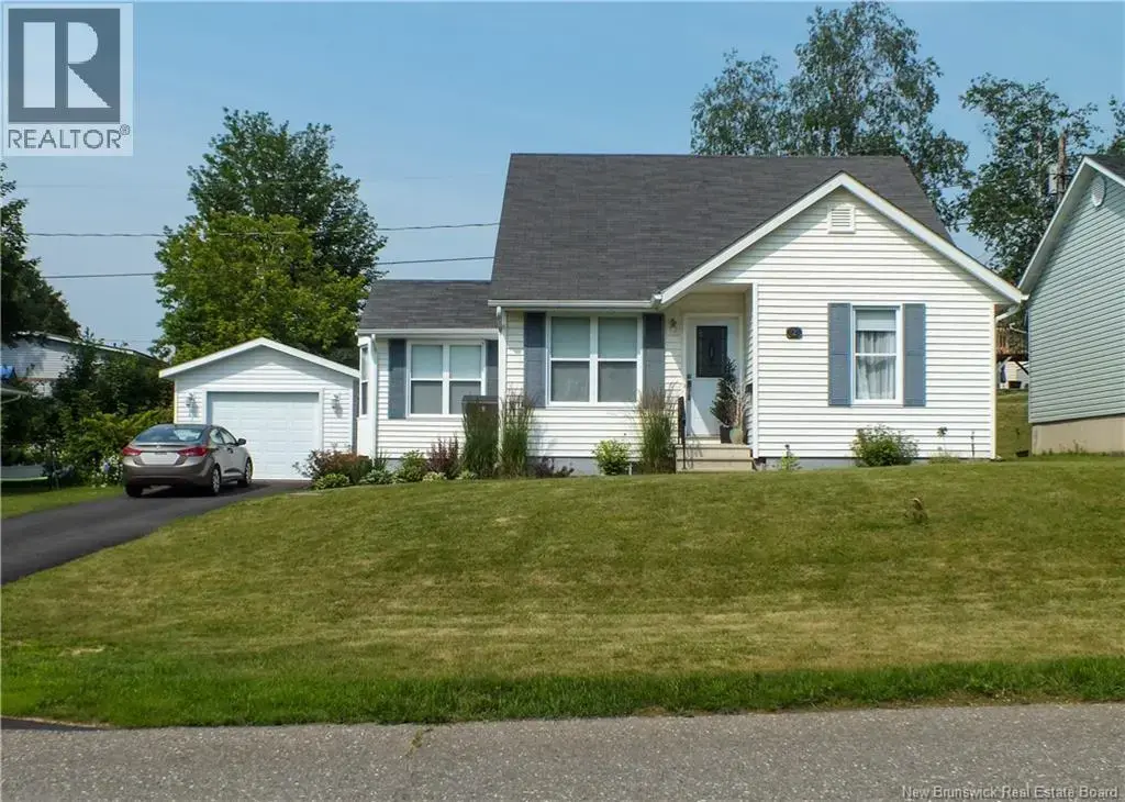 121 Creighton Street South, Woodstock