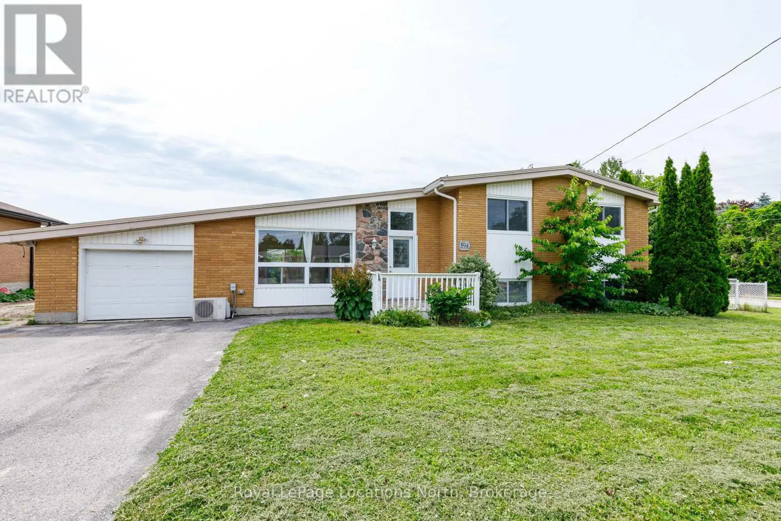 594 Oak Street, Collingwood
