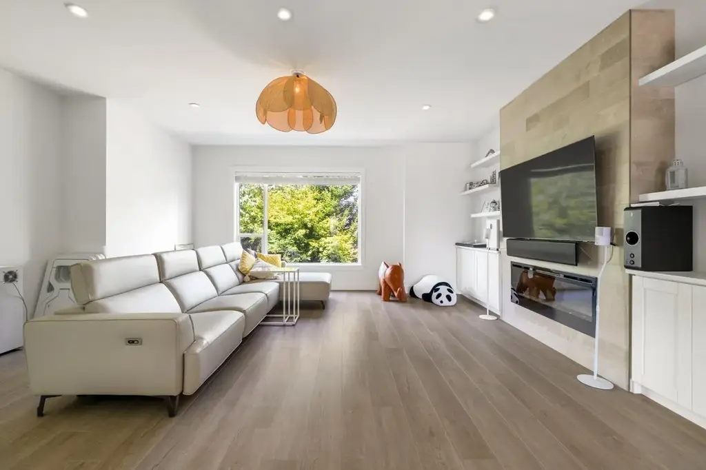 228 2277 Oak Meadows Drive, Surrey