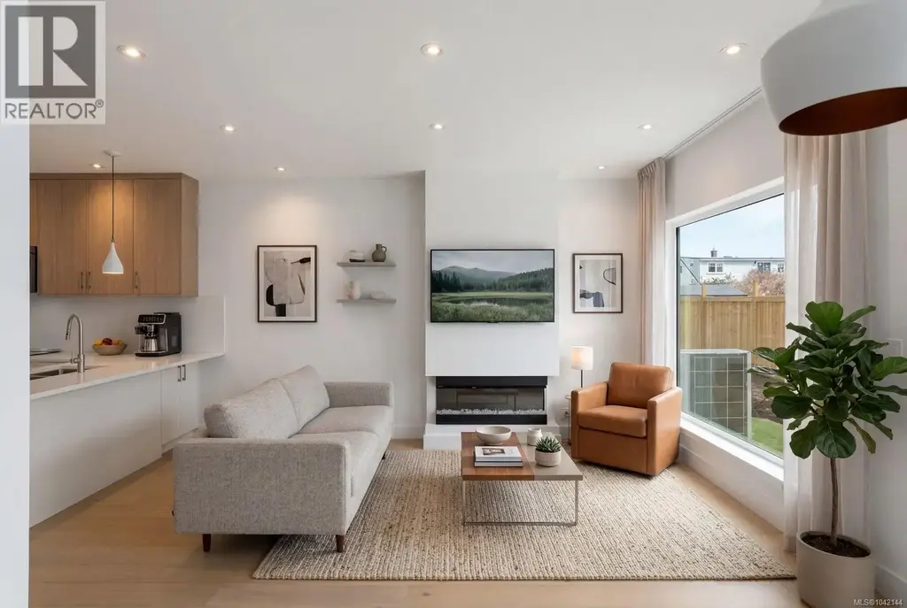 3 2118 Pentland Rd, Oak Bay