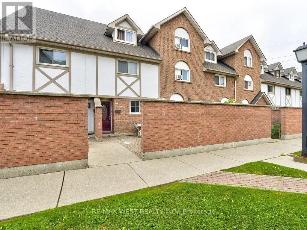 22 - 83 Irwin Road, Toronto (Elms-Old Rexdale)