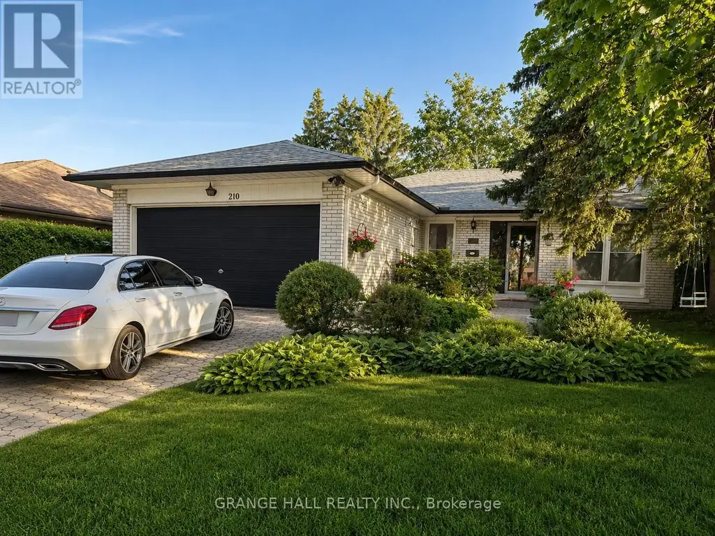 210 Lloyd Manor Road, Toronto (Princess-Rosethorn)