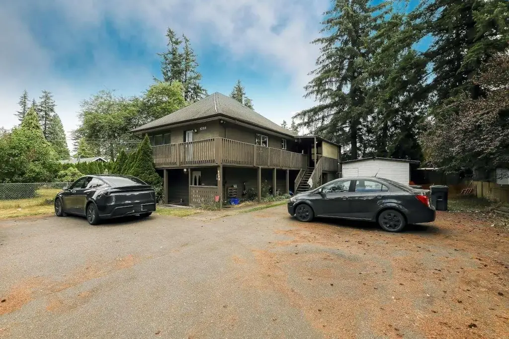 4288 200 Street, Langley