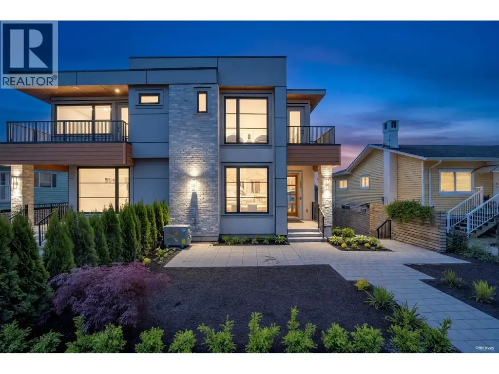 102-946 Dansey Avenue, Coquitlam