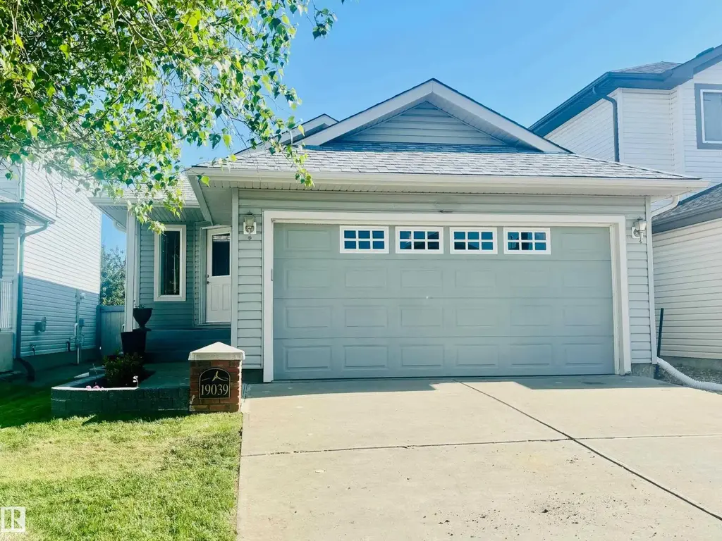 19039 47 Av Nw, Edmonton