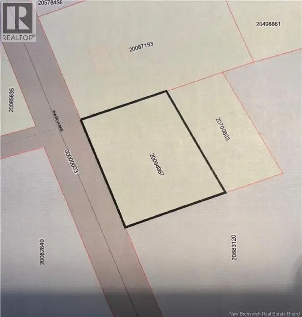 1.42 Acre Rue De La Baie, Maisonnette