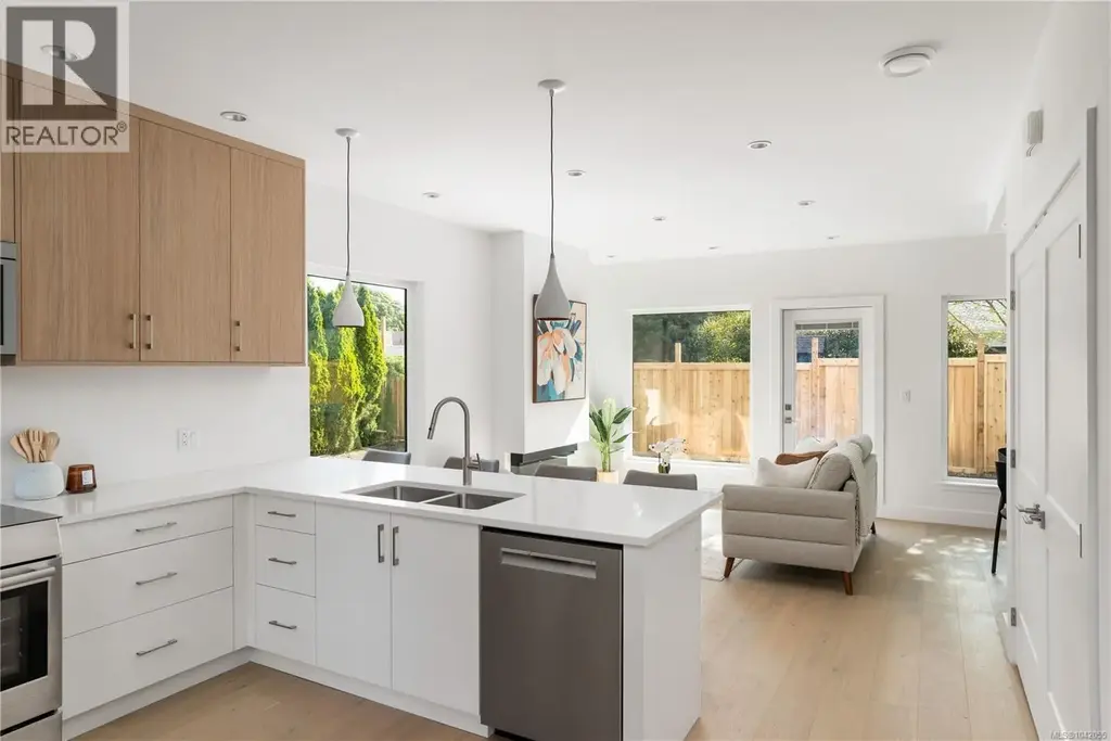 4 2118 Pentland Rd, Oak Bay