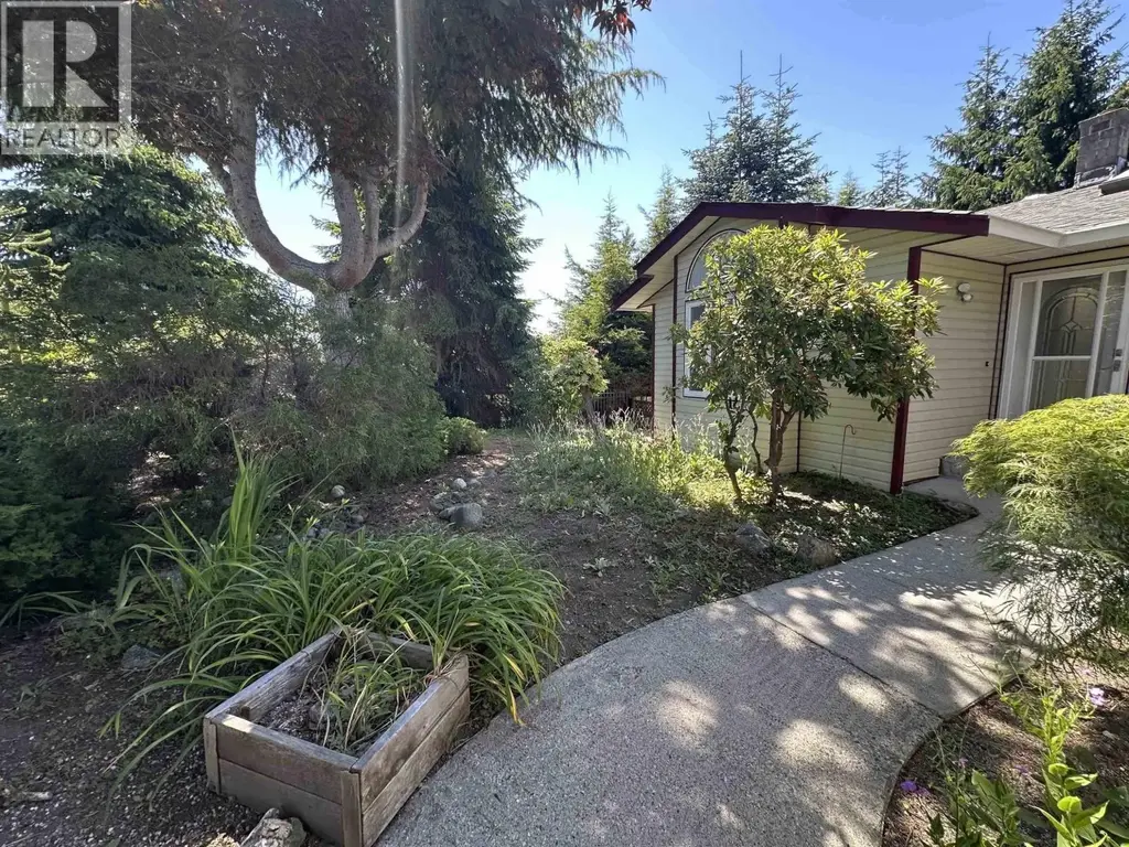 4987 Laurel Avenue, Sechelt