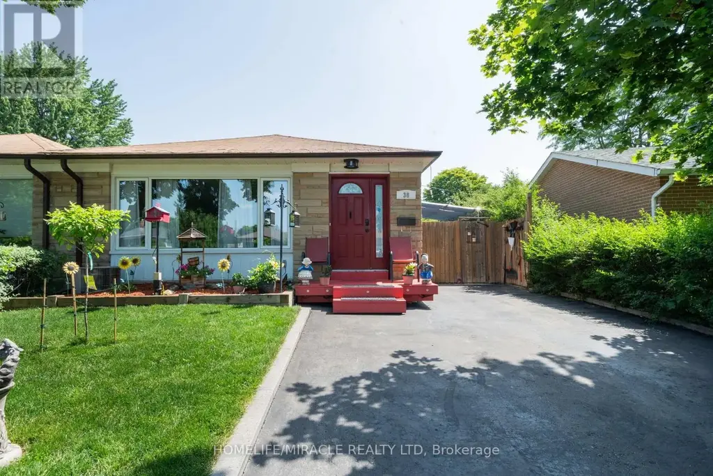 38 Ascot Avenue, Brampton (Avondale)