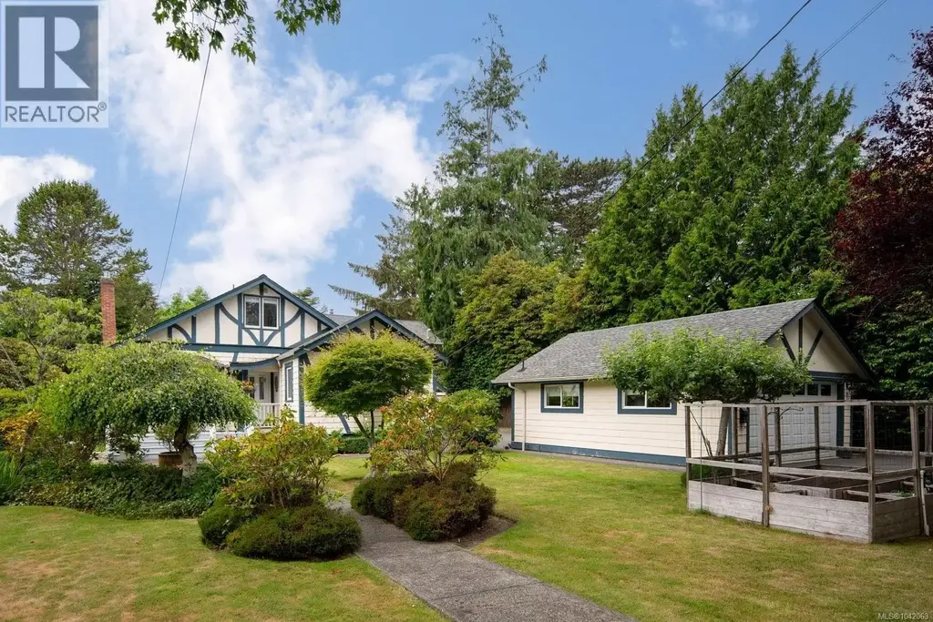 1036 Deal St, Oak Bay