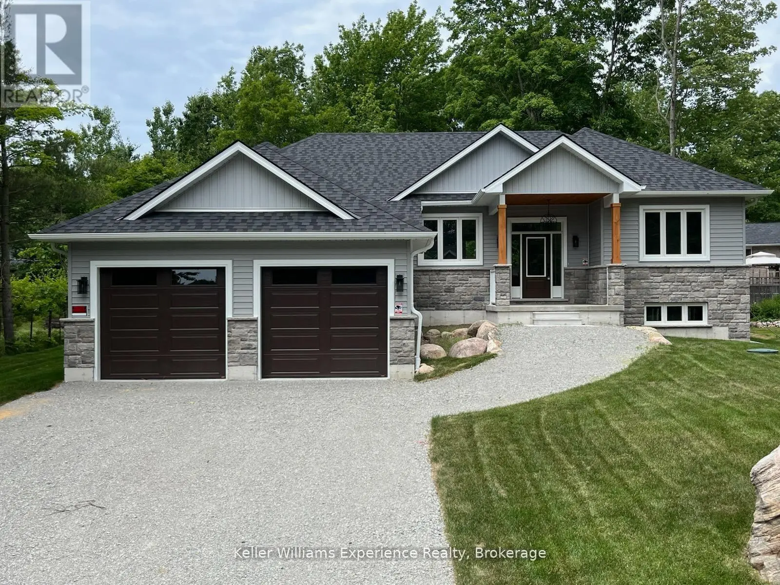 62 Rue Vanier, Tiny