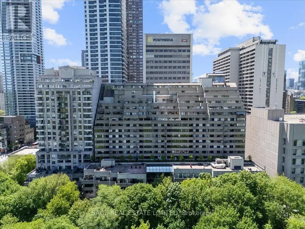 209 - 360 Bloor Street E, Toronto (Rosedale-Moore Park)