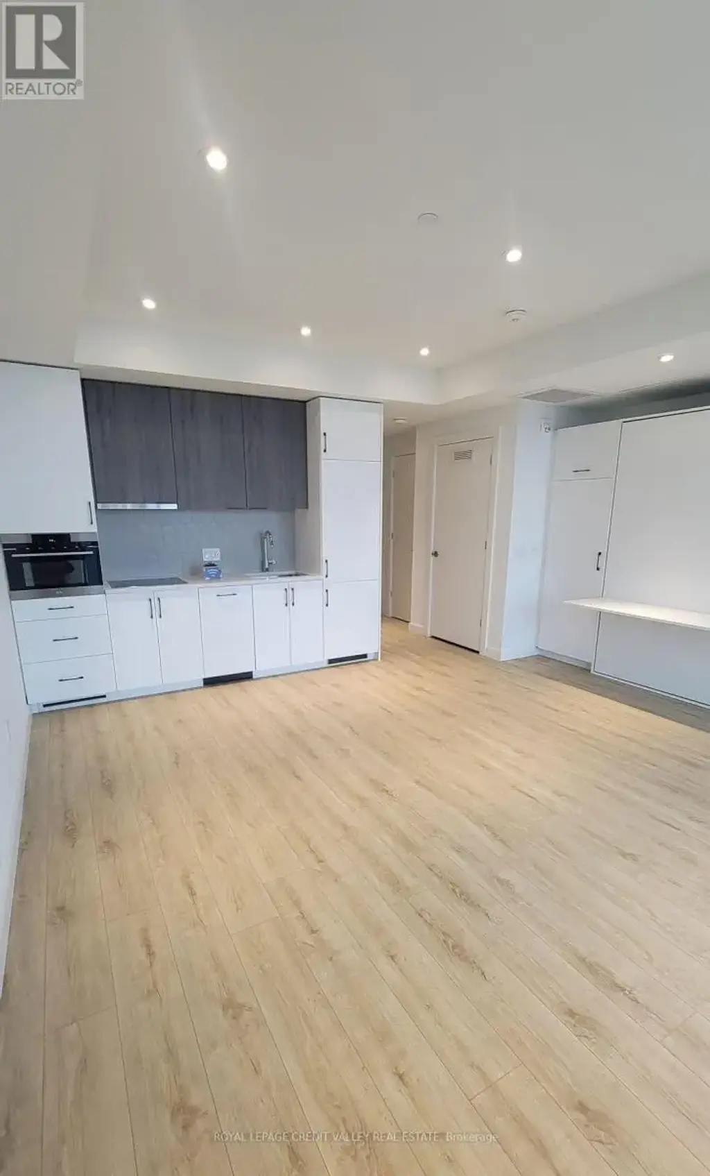 1211 - 741 King Street W, Kitchener