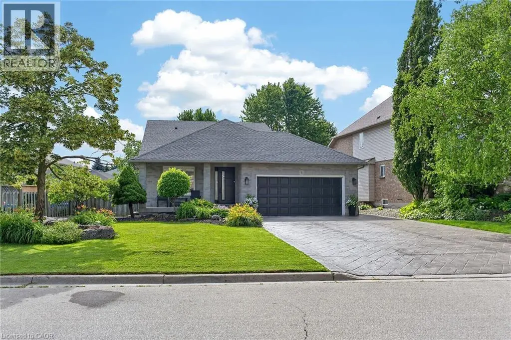 51 Cabriolet Crescent, Ancaster