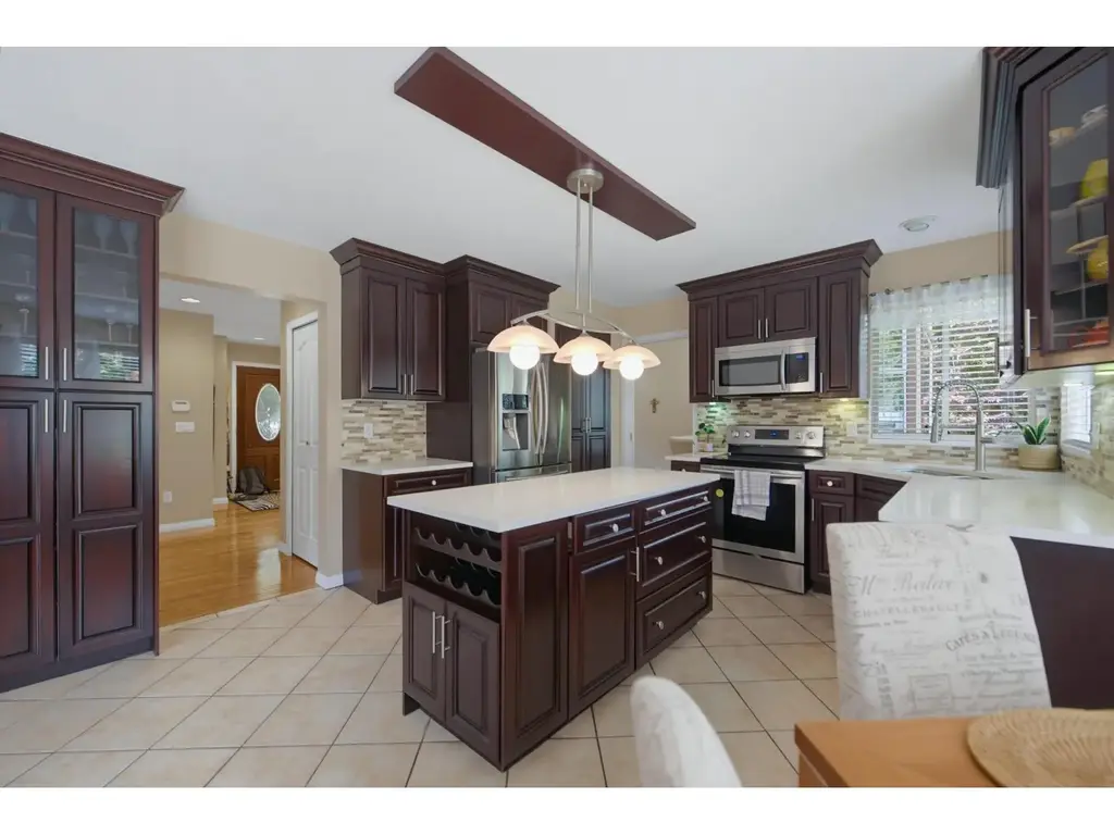 10482 Ashdown Place, Surrey