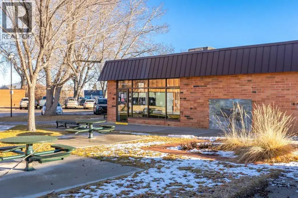 121 1 Street Sw, High River