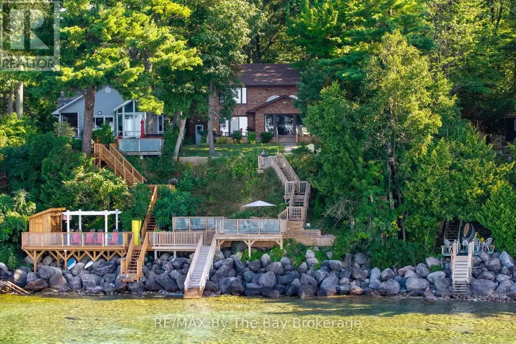 38 Willow Drive, Tiny