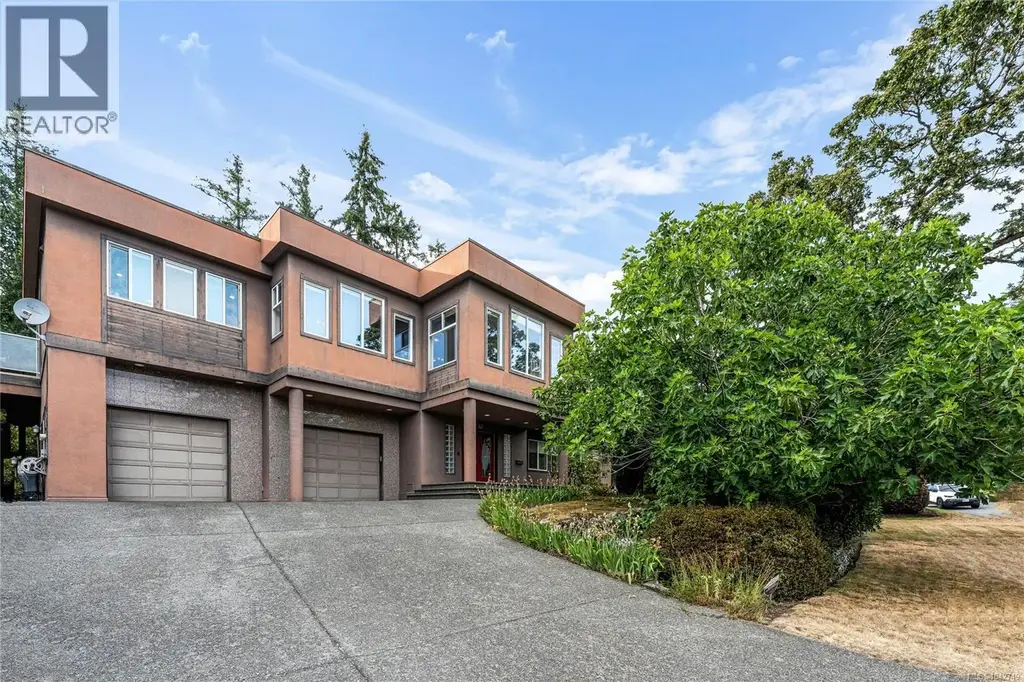 1060 Valewood Trail, Saanich