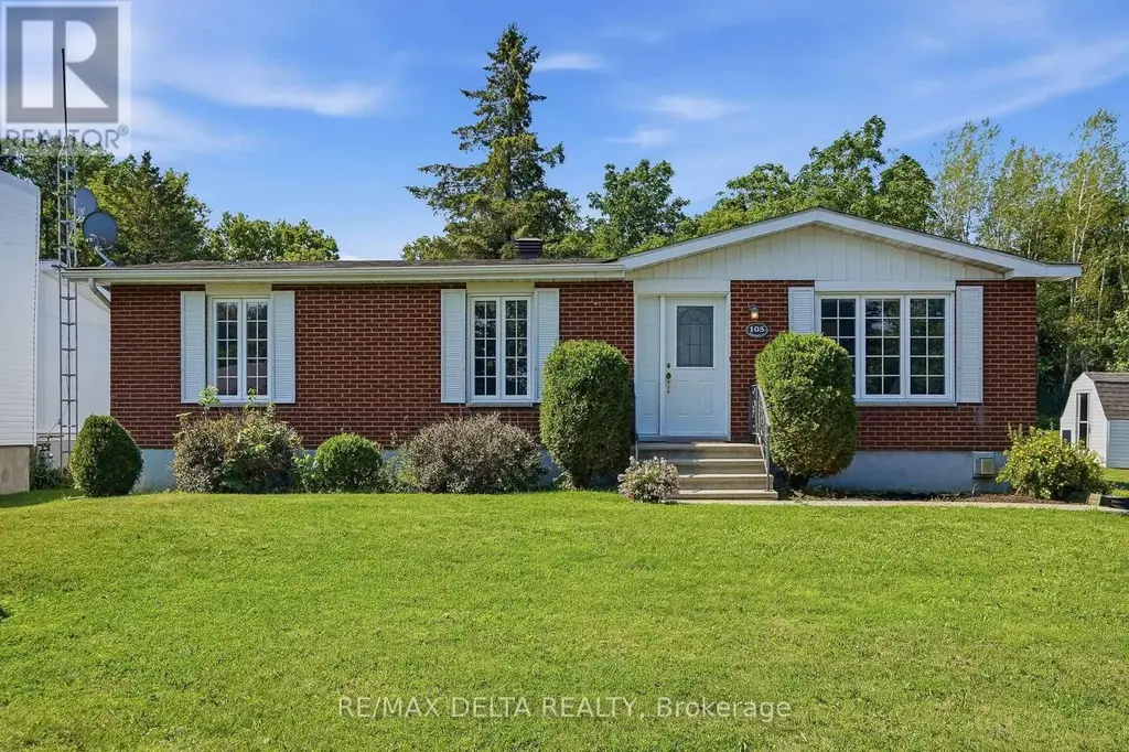 105 Fournier Street, Champlain