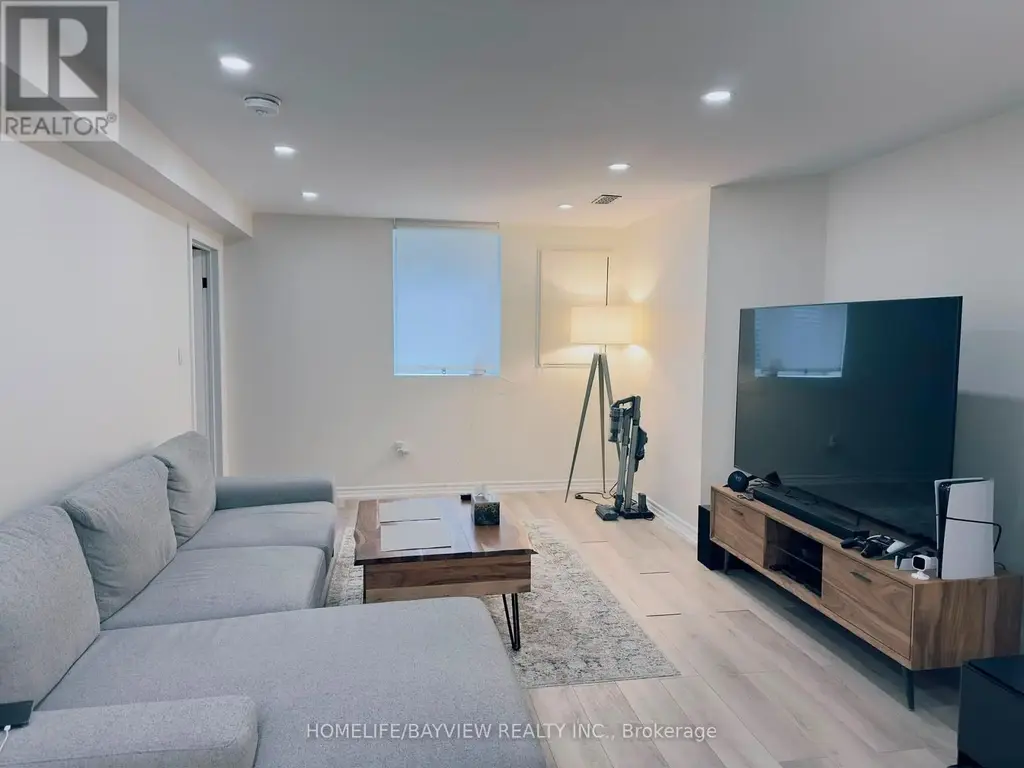 Lower Unit/basement - 128 Adam Place, Newmarket (Bristol-London)