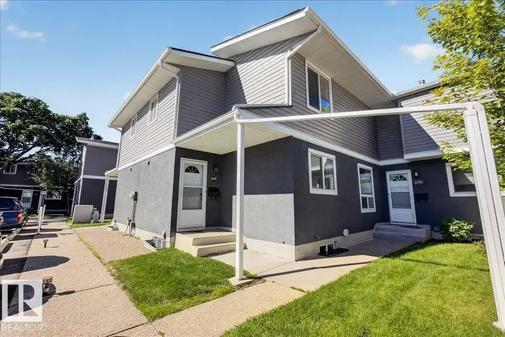 668 Lakewood N Rd Nw Nw, Edmonton