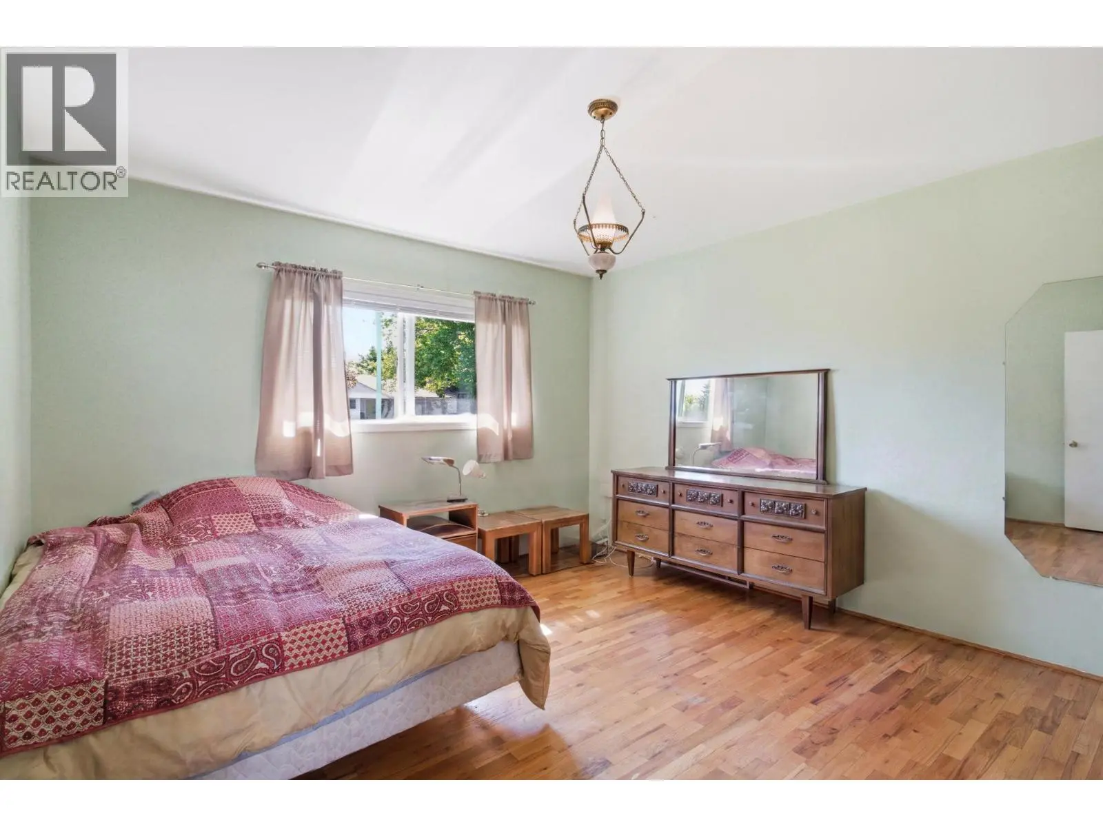 2362 Abbott Street. Kelowna, British Columbia
