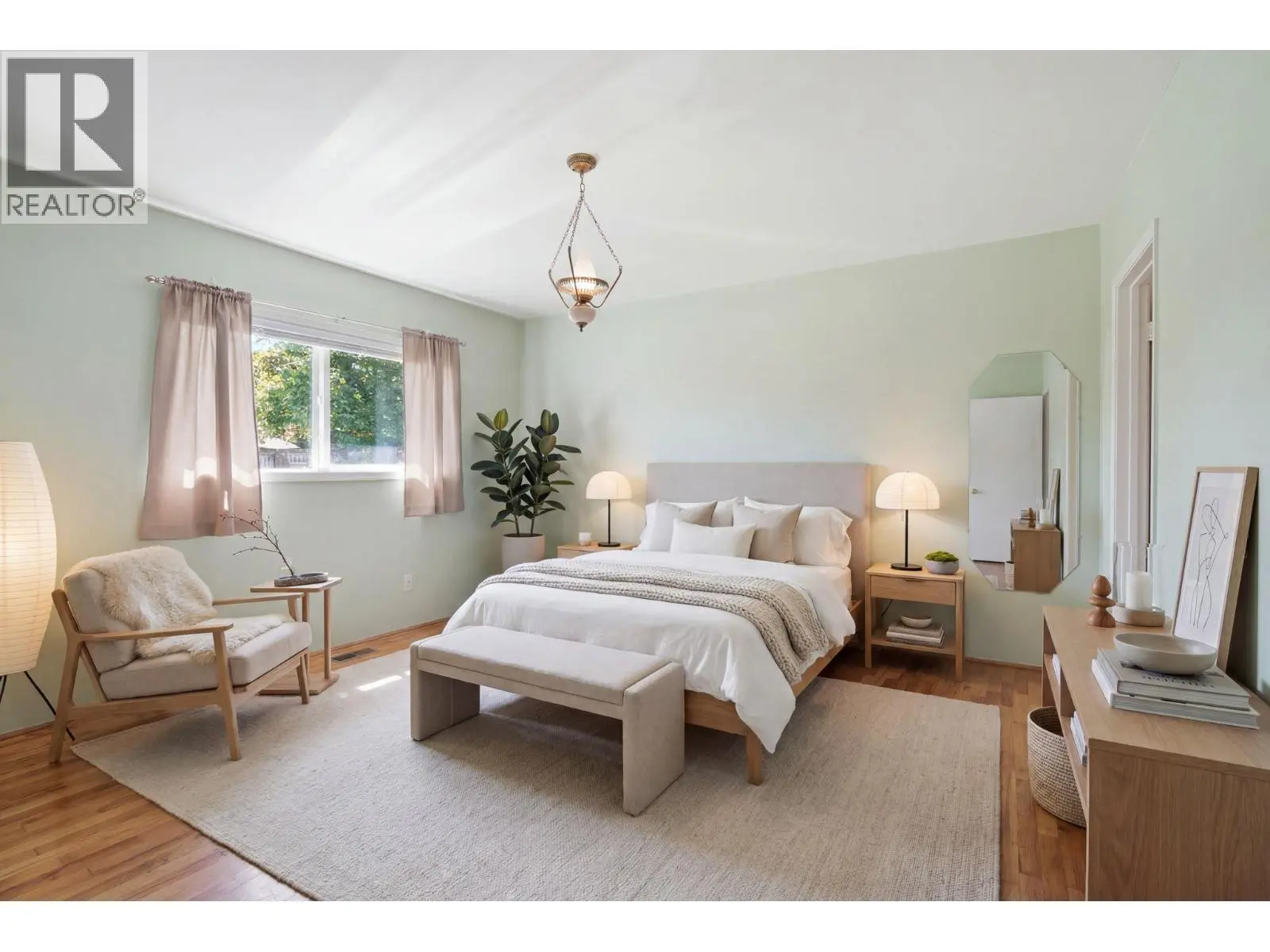 2362 Abbott Street. Kelowna, British Columbia