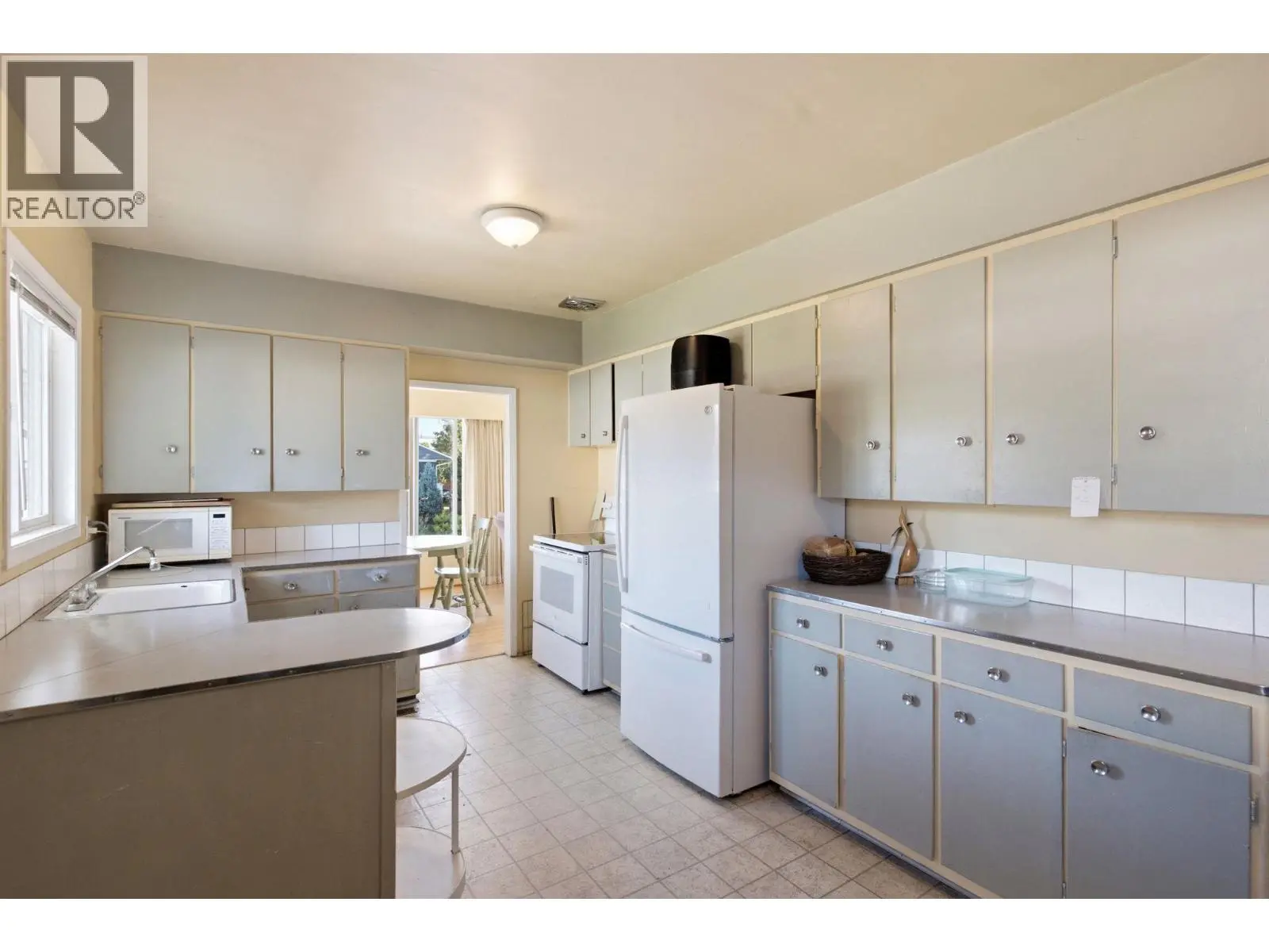 2362 Abbott Street. Kelowna, British Columbia