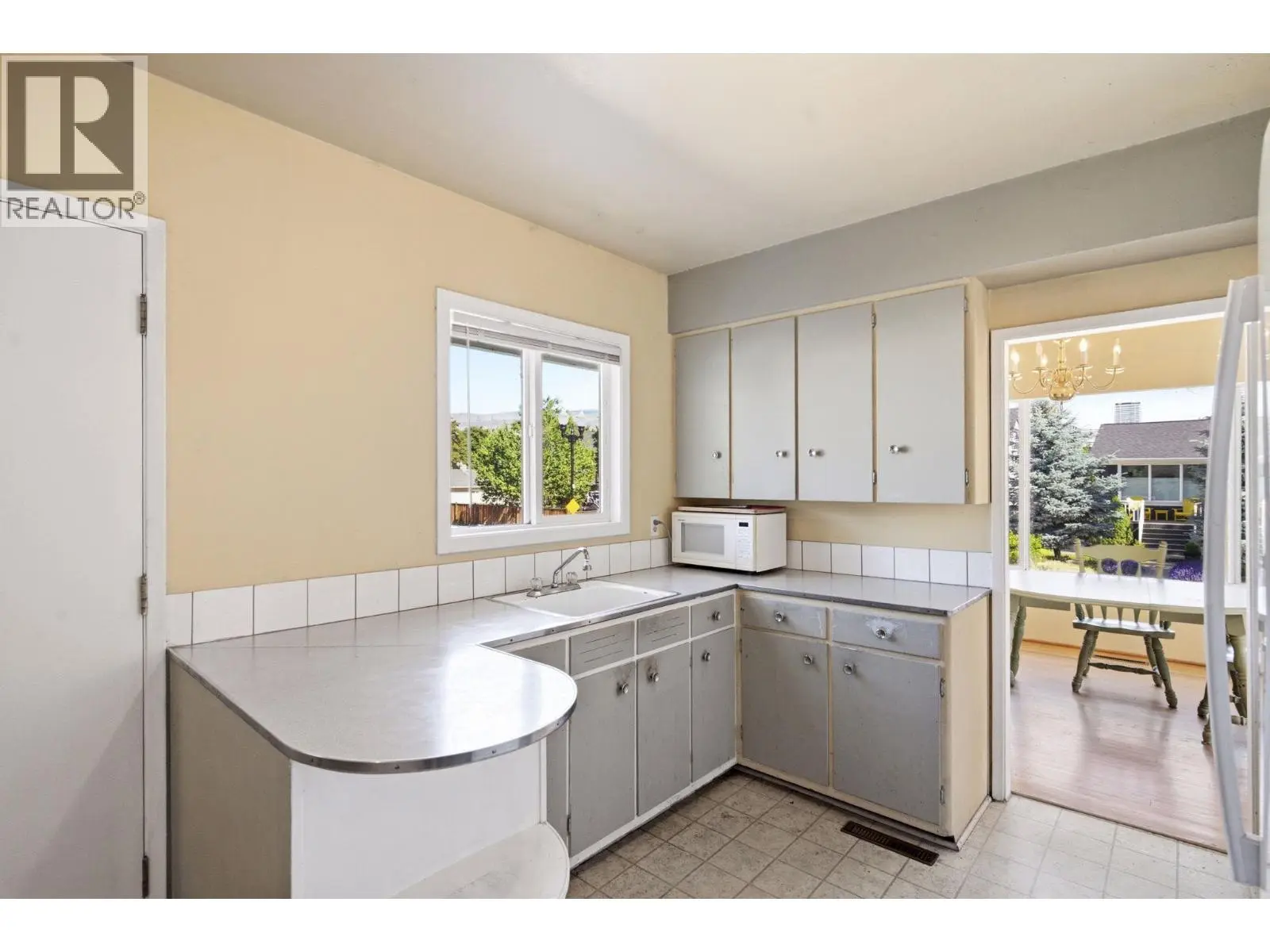 2362 Abbott Street. Kelowna, British Columbia