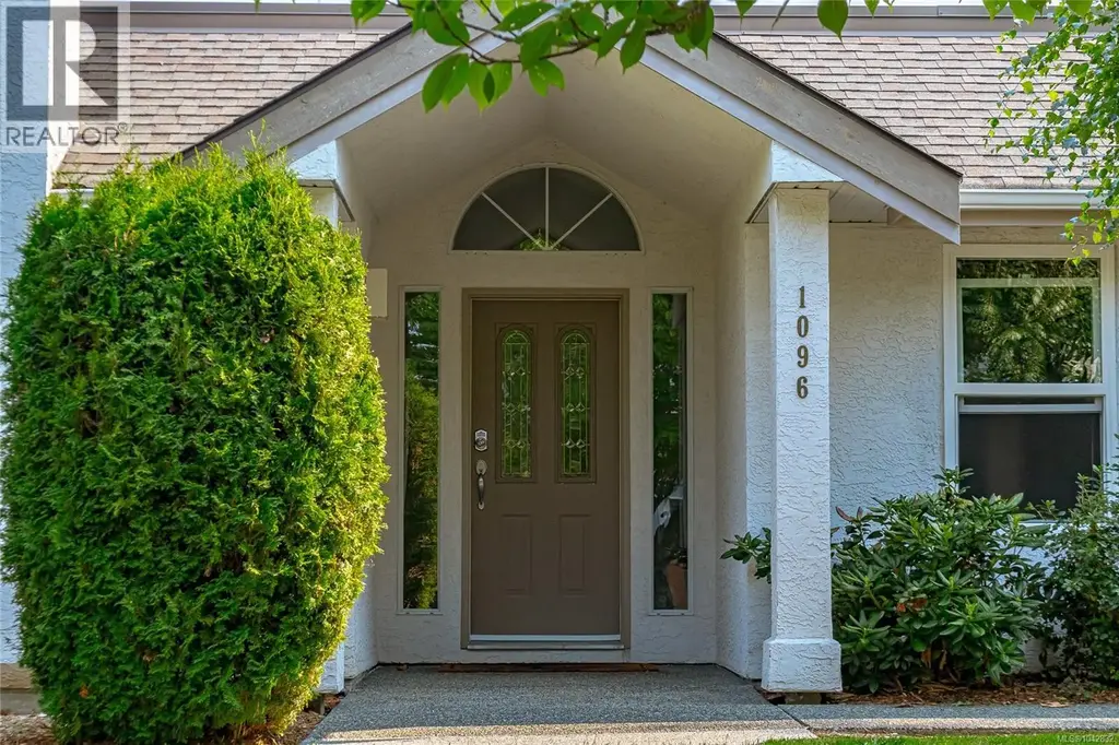 1096 Valewood Trail, Saanich