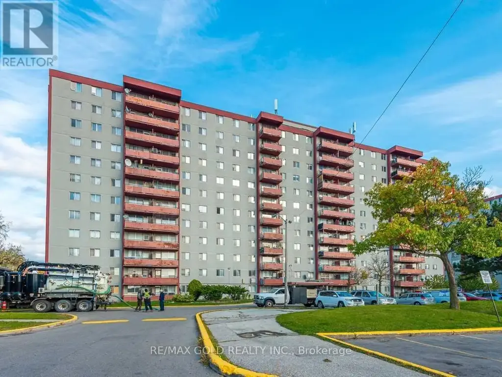 815 - 50 Lotherton Pathway, Toronto (Yorkdale-Glen Park)