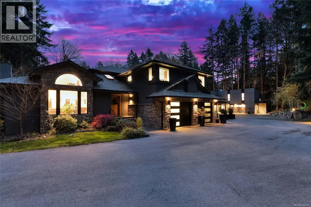851 Sayward Rd, Saanich