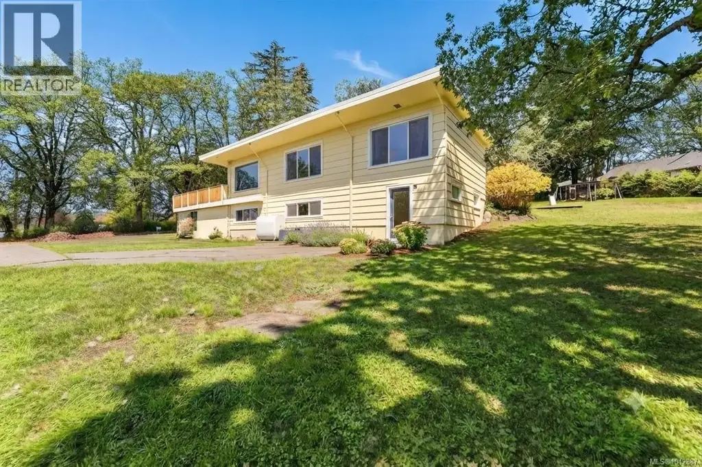 4589 Scarborough Rd, Saanich